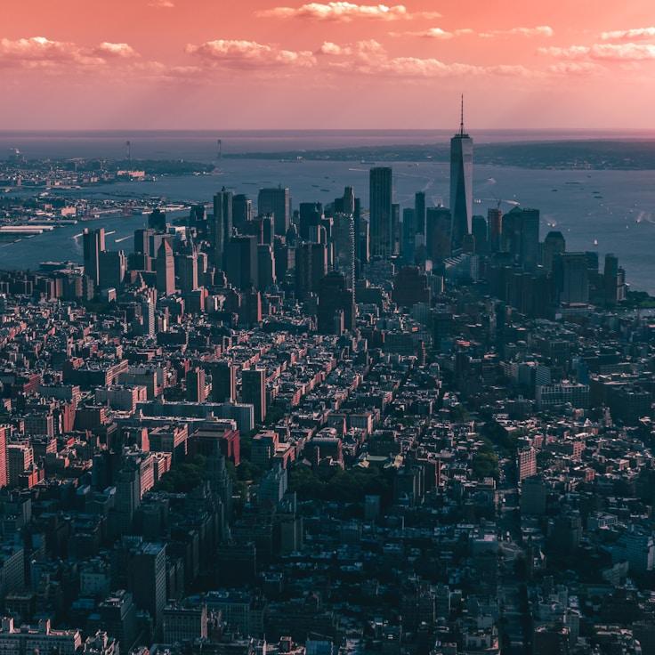 Sophia Bennett - Expat family life guide in United States